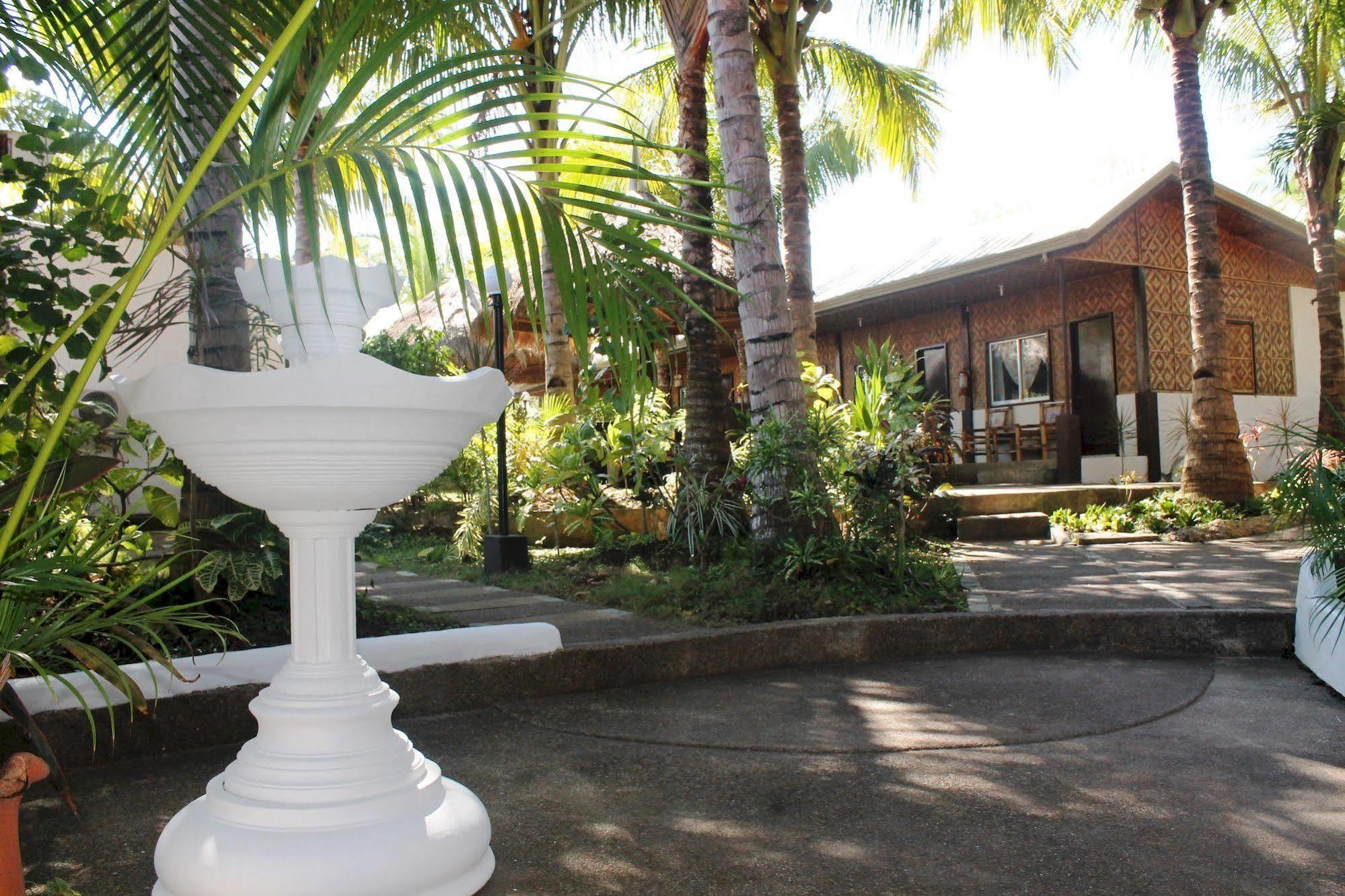 Paragayo Resort Tawala  Exterior foto